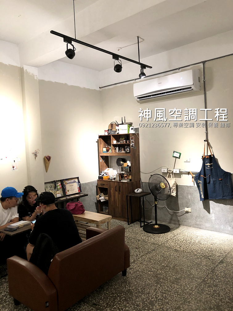 吊隱式冷氣搭配美式餐廳工業風設計